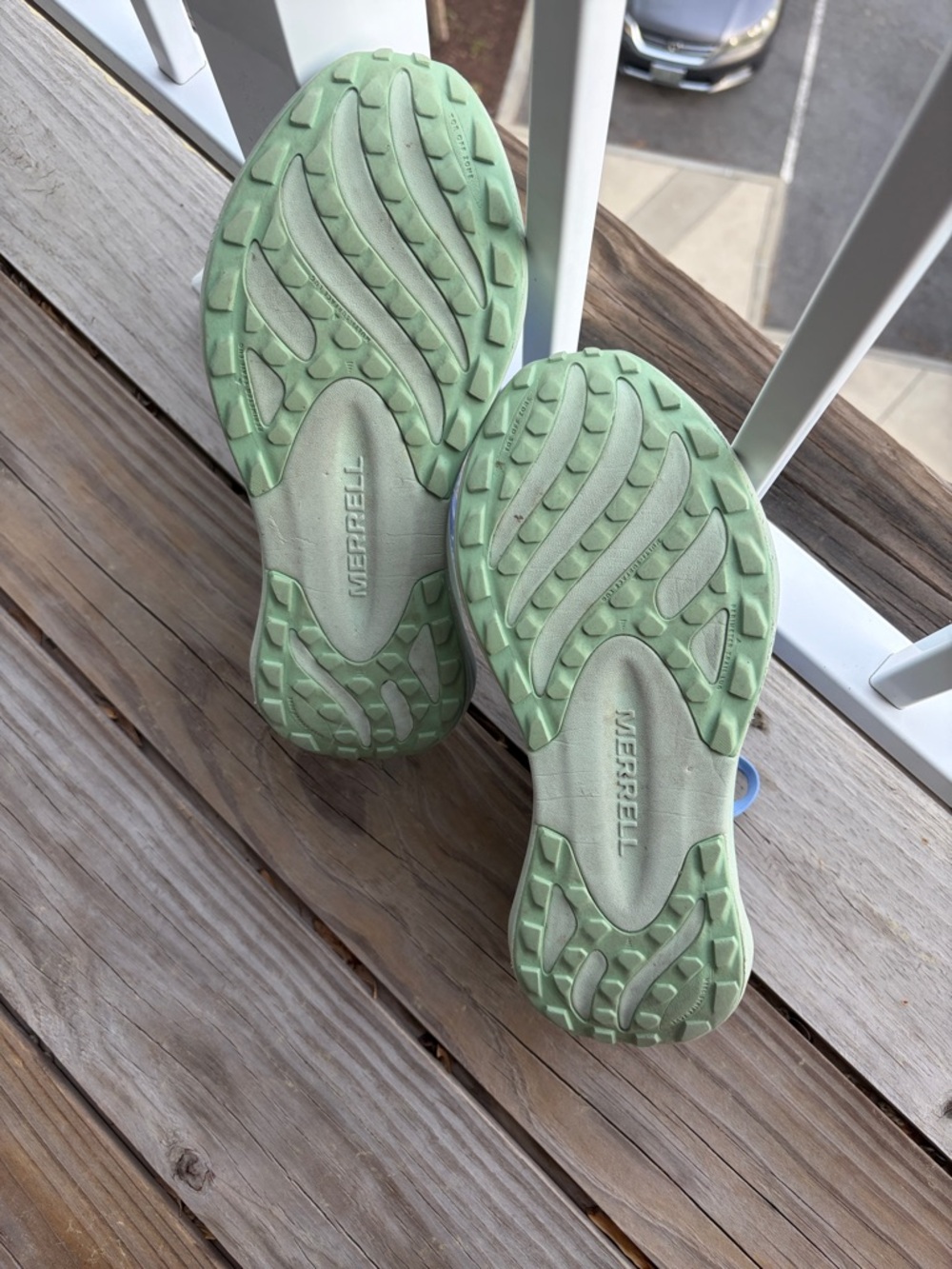Merrell Sneakers in Light Green - Picture 2 of 5